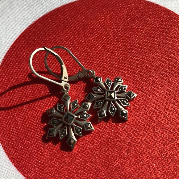 Cute 925 silver star snowflake earrings Made in Thailand - Picture 3 of 5